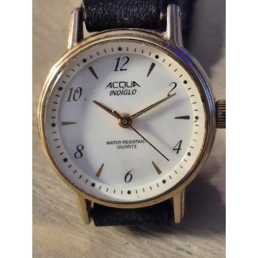 Acqua Timex Ladies Watch New Battery Vintage Gold toned Bezel Classic‎ Goth